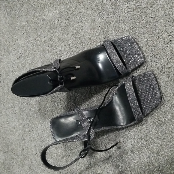Nine West Grey Sparkling Heels Sandals 6M - Picture 3 of 10